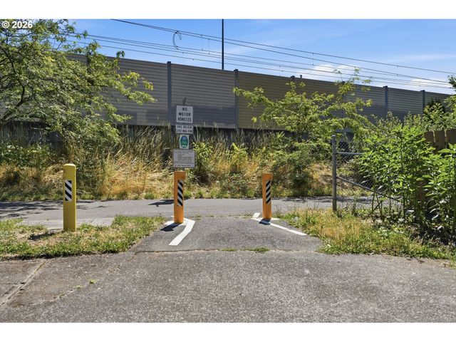 9421 Se GLENWOOD St, Portland, OR 97266
