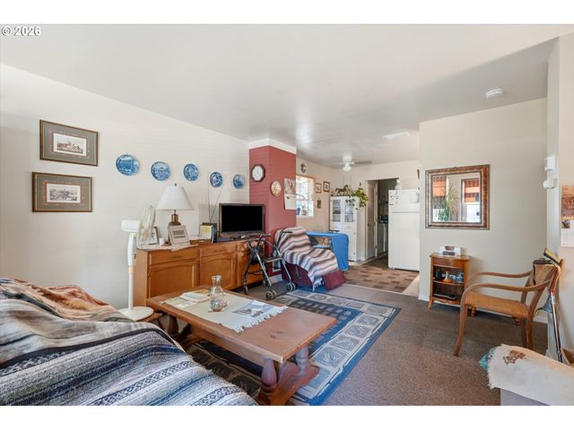 9421 Se GLENWOOD St, Portland, OR 97266