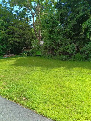 126 Oak Grove Avenue, Brattleboro, VT 05301