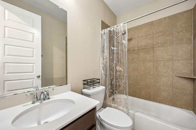 66 Zenith Lane, Sugar Land, TX 77498