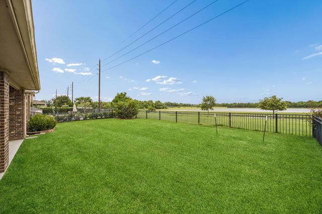 66 Zenith Lane, Sugar Land, TX 77498
