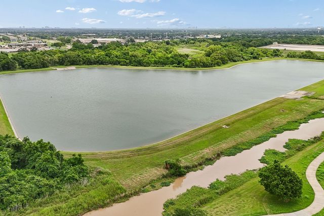 66 Zenith Lane, Sugar Land, TX 77498