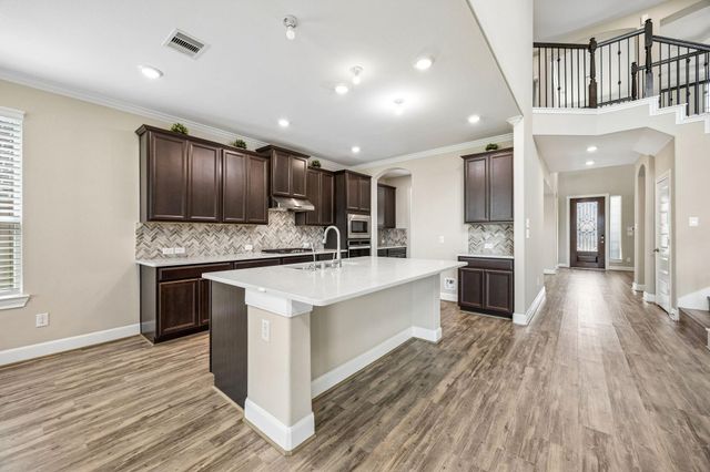 66 Zenith Lane, Sugar Land, TX 77498