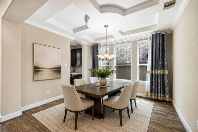 66 Zenith Lane, Sugar Land, TX 77498