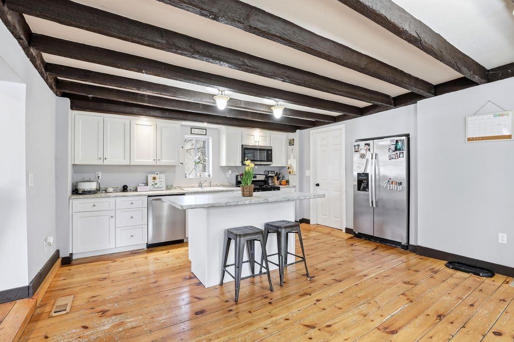 89 Garland Road, Nottingham, NH 03290