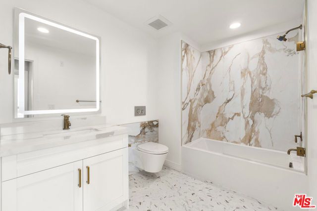 7428 Santa Monica Boulevard 308, West Hollywood, CA 90046