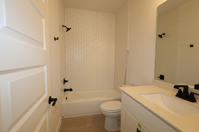220 Bloomington Loop, Hutto, TX 78634