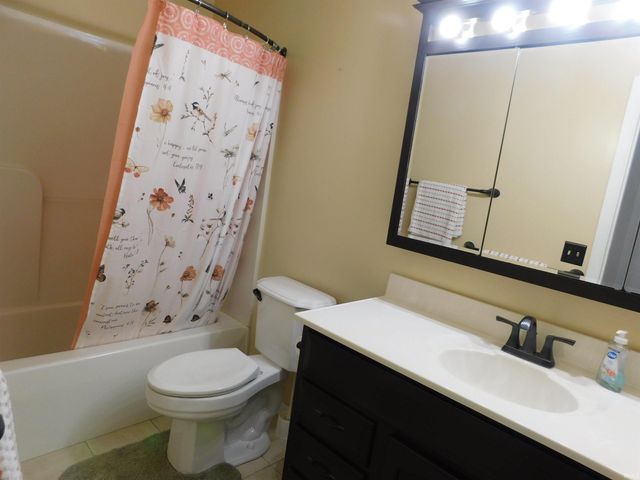 27500 Lamplighter Lane, Elkhart, IN 46514