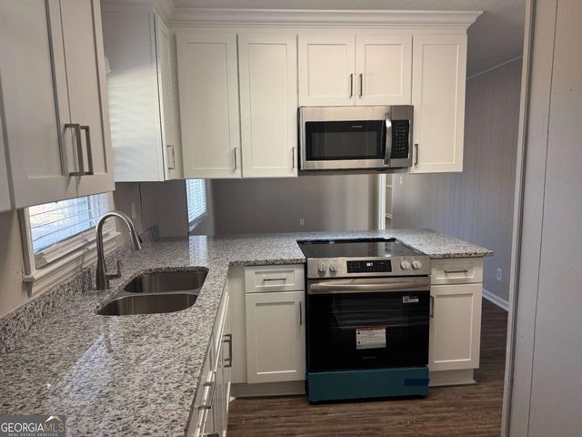 437 Lockridge Lane, Lawrenceville, GA 30046