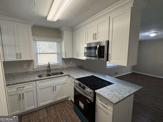 437 Lockridge Lane, Lawrenceville, GA 30046