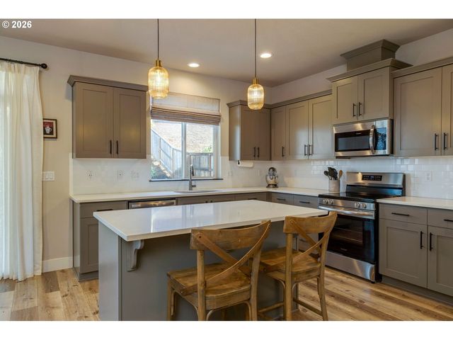 2732 Ne CURRIN CREEK Dr, Estacada, OR 97023
