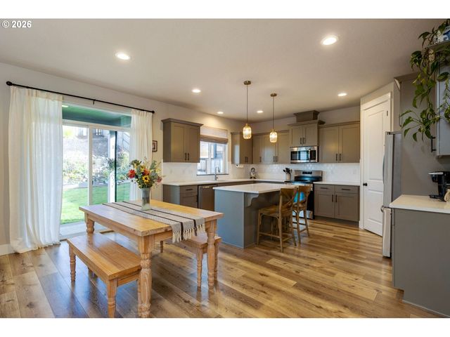 2732 Ne CURRIN CREEK Dr, Estacada, OR 97023
