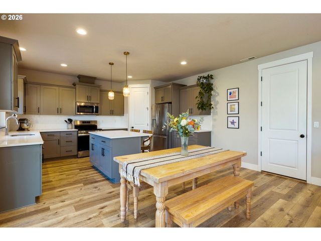 2732 Ne CURRIN CREEK Dr, Estacada, OR 97023