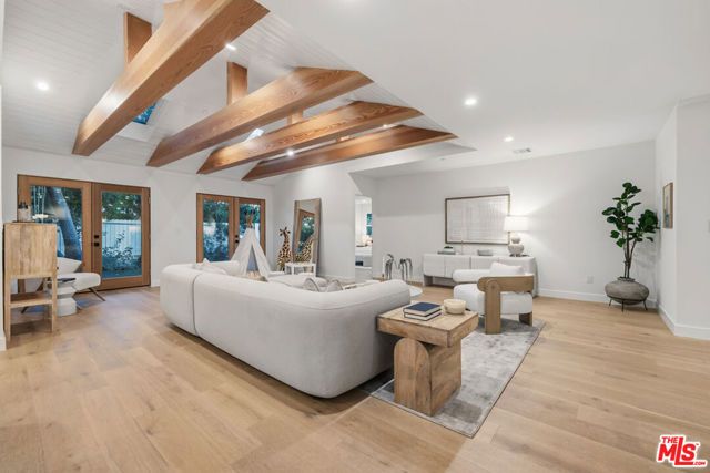 4525 Greenbush Avenue, Sherman Oaks, CA 91423