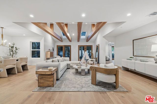 4525 Greenbush Avenue, Sherman Oaks, CA 91423