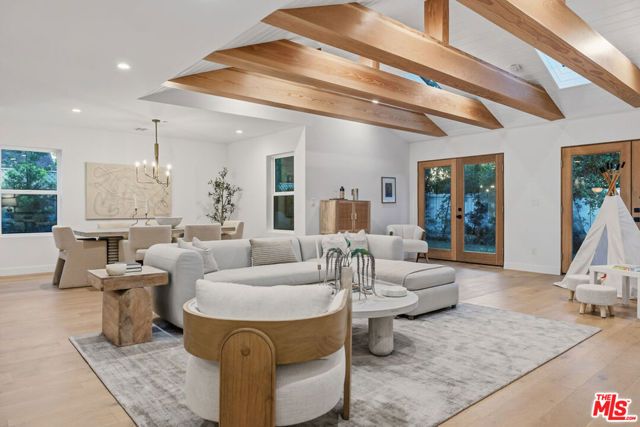 4525 Greenbush Avenue, Sherman Oaks, CA 91423