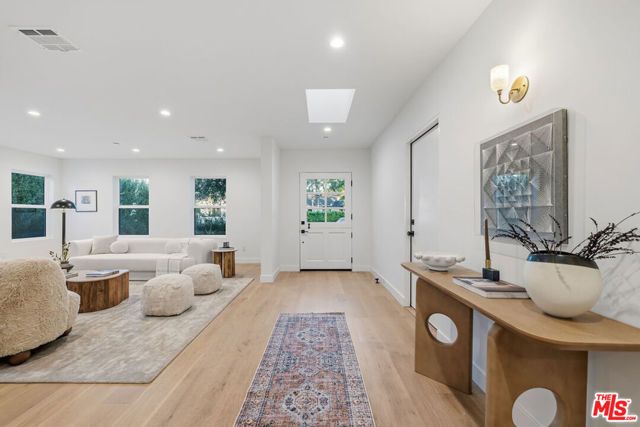 4525 Greenbush Avenue, Sherman Oaks, CA 91423