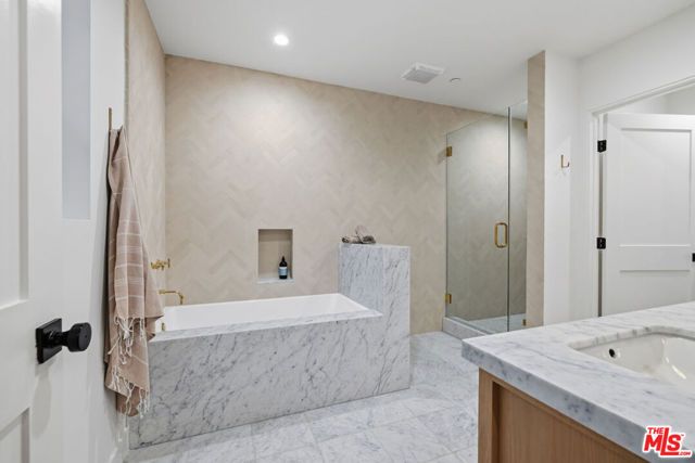 4525 Greenbush Avenue, Sherman Oaks, CA 91423