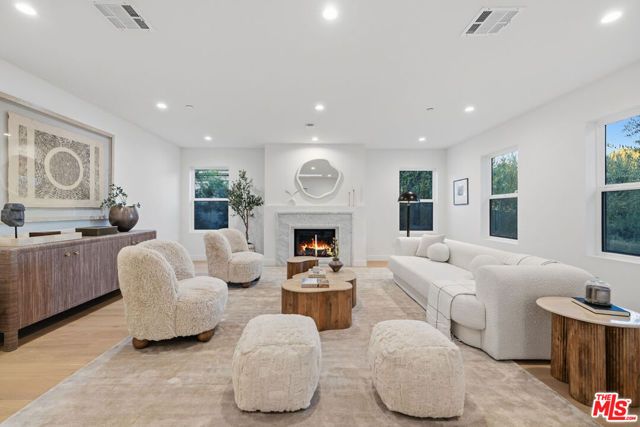 4525 Greenbush Avenue, Sherman Oaks, CA 91423