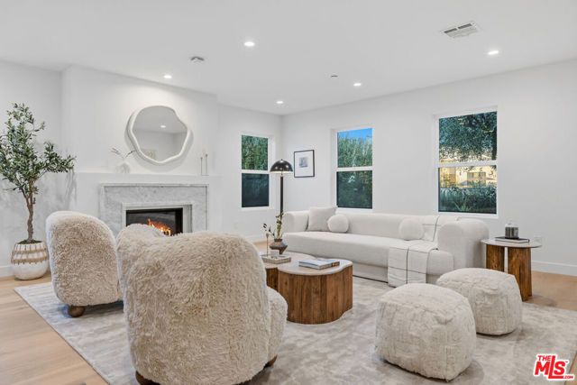 4525 Greenbush Avenue, Sherman Oaks, CA 91423