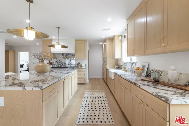 4525 Greenbush Avenue, Sherman Oaks, CA 91423