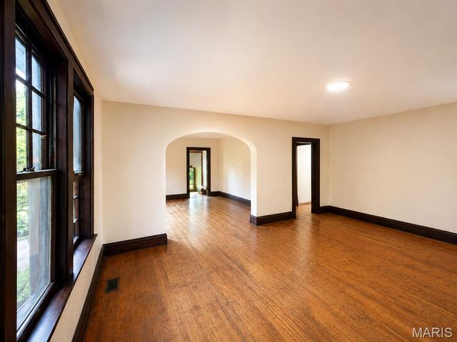 8718 Clifton Avenue, Jennings, MO 63136