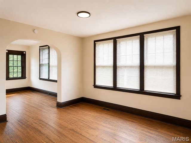 8718 Clifton Avenue, Jennings, MO 63136