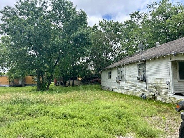 200 N Echols Street, Mexia, TX 76667