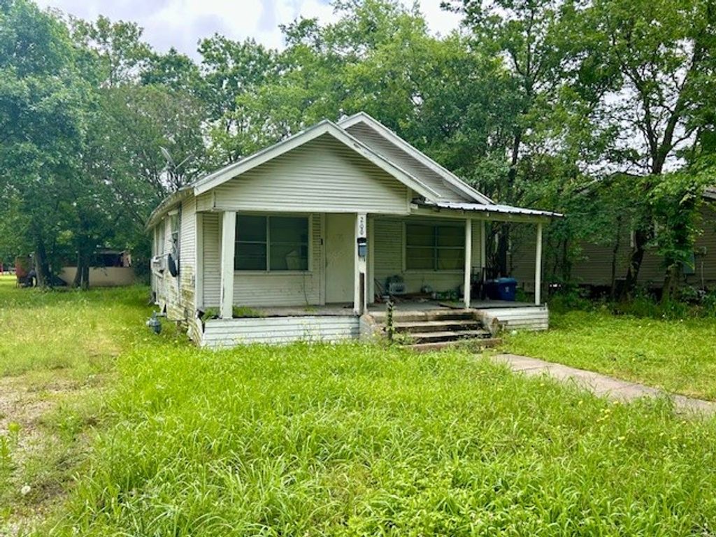 200 N Echols Street, Mexia, TX 76667