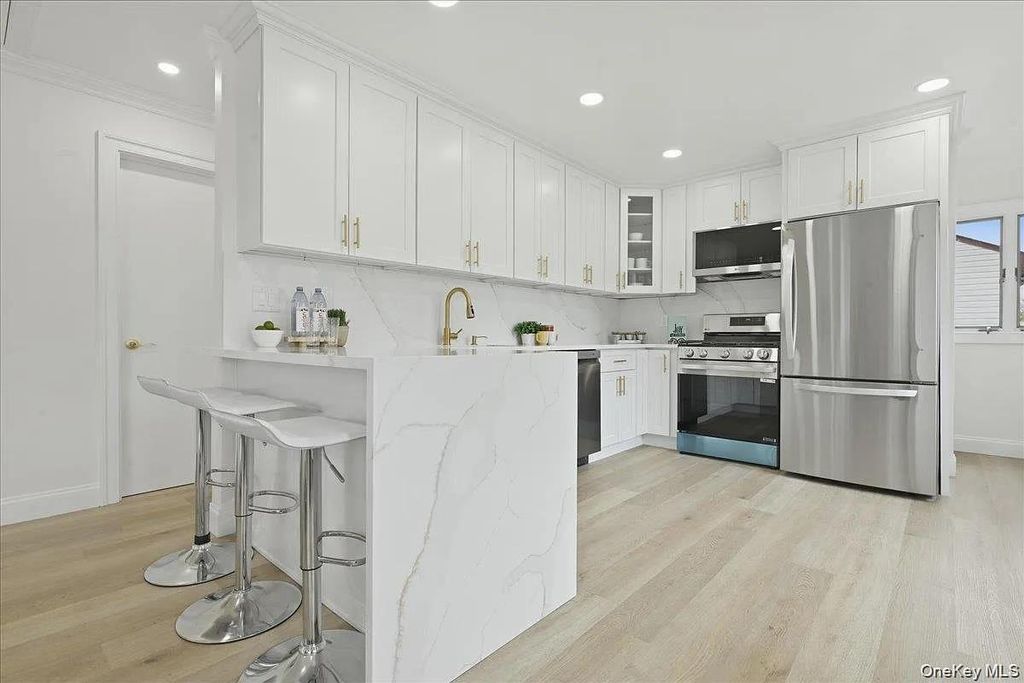 84 N Fordham Road, Hicksville, NY 11801 — photo 3