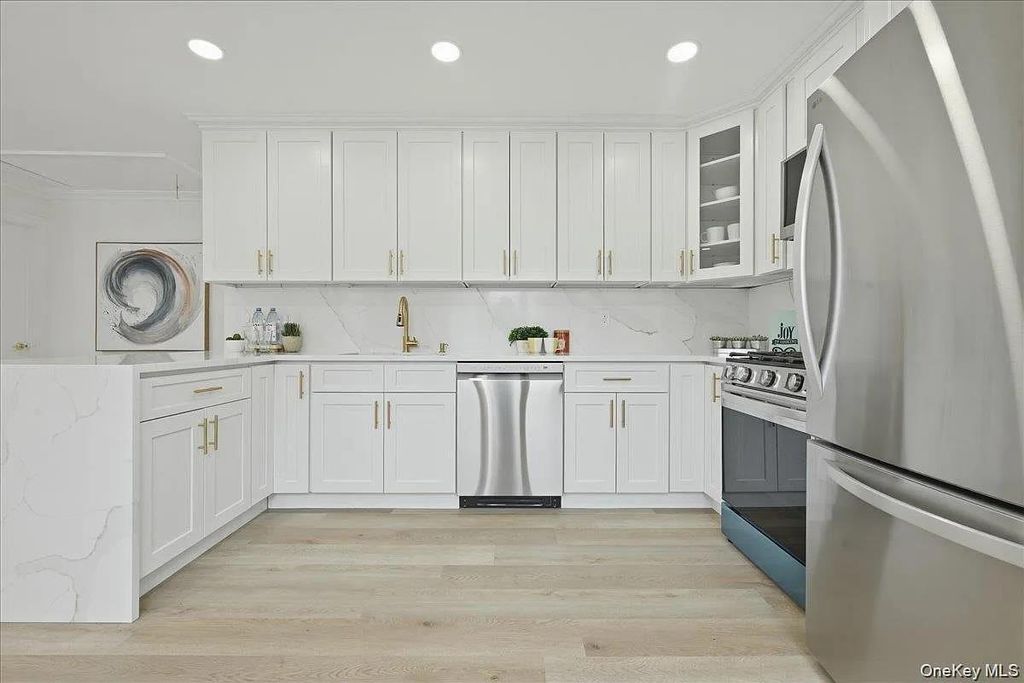84 N Fordham Road, Hicksville, NY 11801 — photo 4