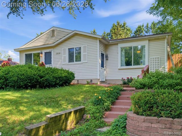 10610 Estola Avenue, White Lake, MI 48386