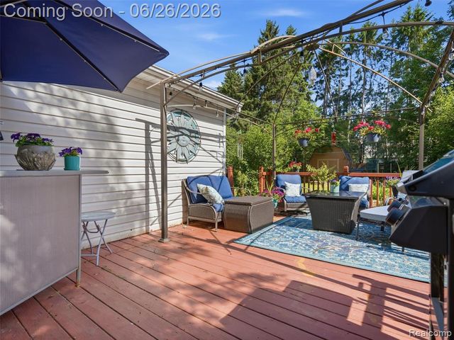 10610 Estola Avenue, White Lake, MI 48386