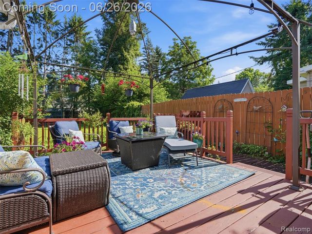 10610 Estola Avenue, White Lake, MI 48386