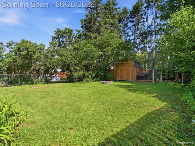 10610 Estola Avenue, White Lake, MI 48386