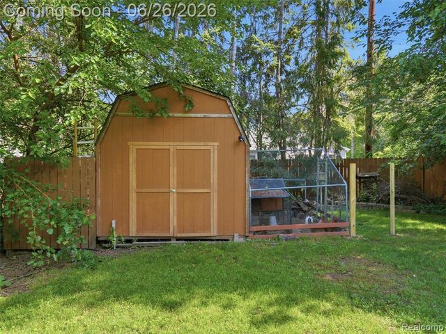 10610 Estola Avenue, White Lake, MI 48386