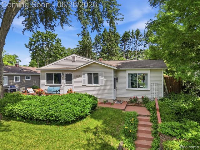 10610 Estola Avenue, White Lake, MI 48386
