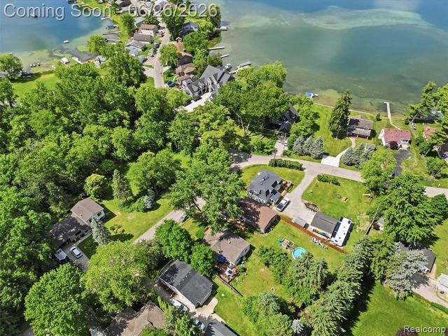 10610 Estola Avenue, White Lake, MI 48386