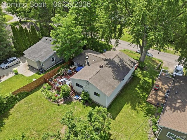 10610 Estola Avenue, White Lake, MI 48386