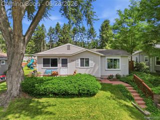 10610 Estola Avenue, White Lake, MI 48386