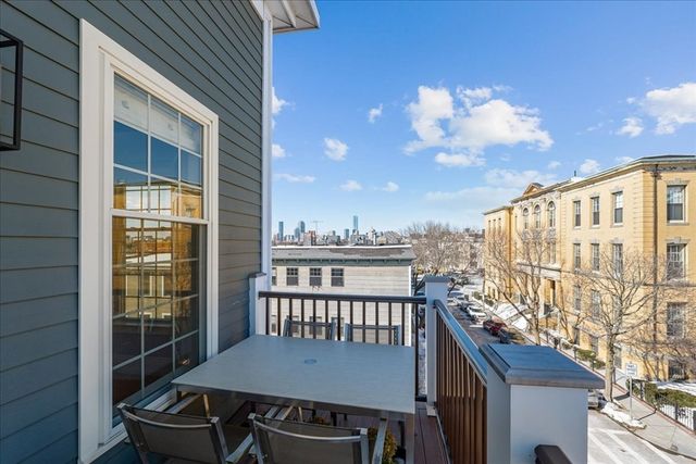 361 W 4th St 5, Boston, MA 02127