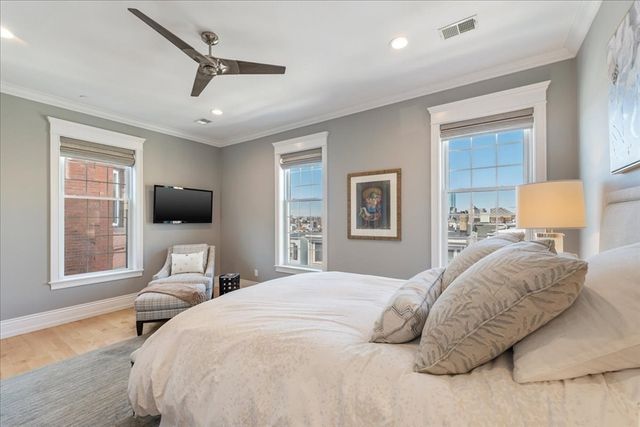 361 W 4th St 5, Boston, MA 02127