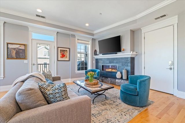 361 W 4th St 5, Boston, MA 02127