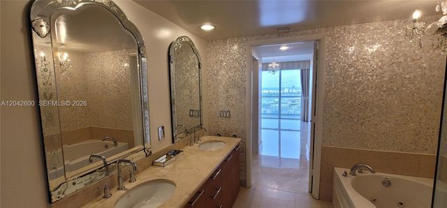 50 Biscayne Boulevard 5202, Miami, FL 33132