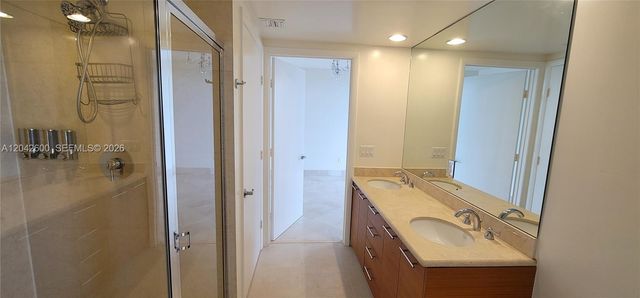 50 Biscayne Boulevard 5202, Miami, FL 33132
