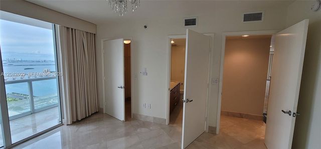 50 Biscayne Boulevard 5202, Miami, FL 33132