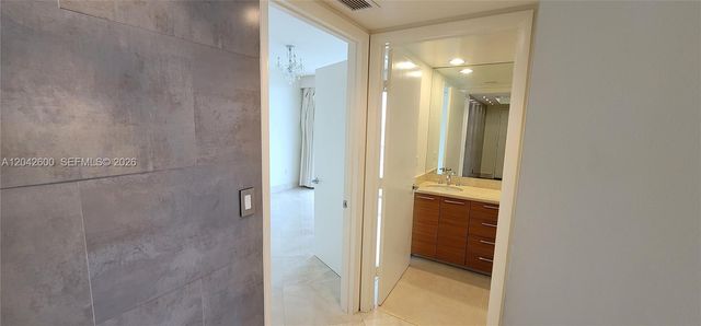 50 Biscayne Boulevard 5202, Miami, FL 33132