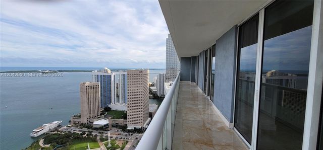 50 Biscayne Boulevard 5202, Miami, FL 33132