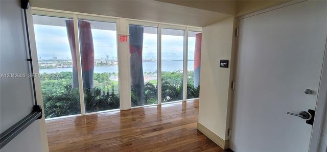 50 Biscayne Boulevard 5202, Miami, FL 33132