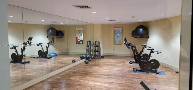 50 Biscayne Boulevard 5202, Miami, FL 33132